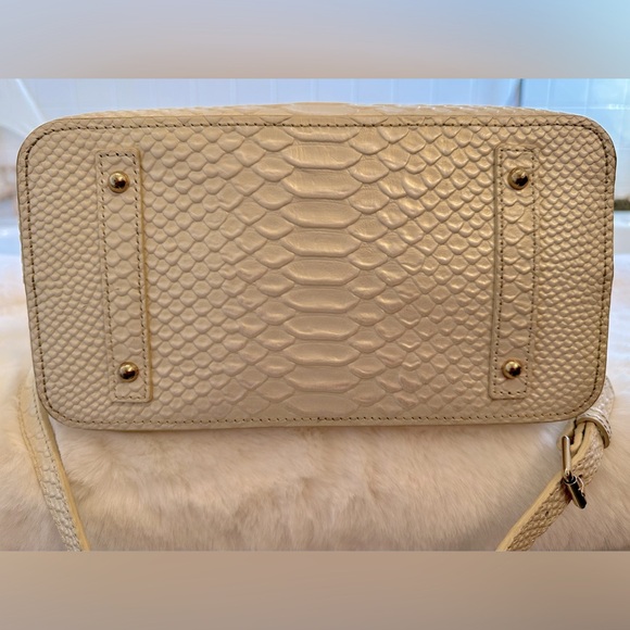 Dooney & Bourke! “Caldwell”/Calfskin Leather/Domed Satchel/Pearly White - Picture 6 of 16